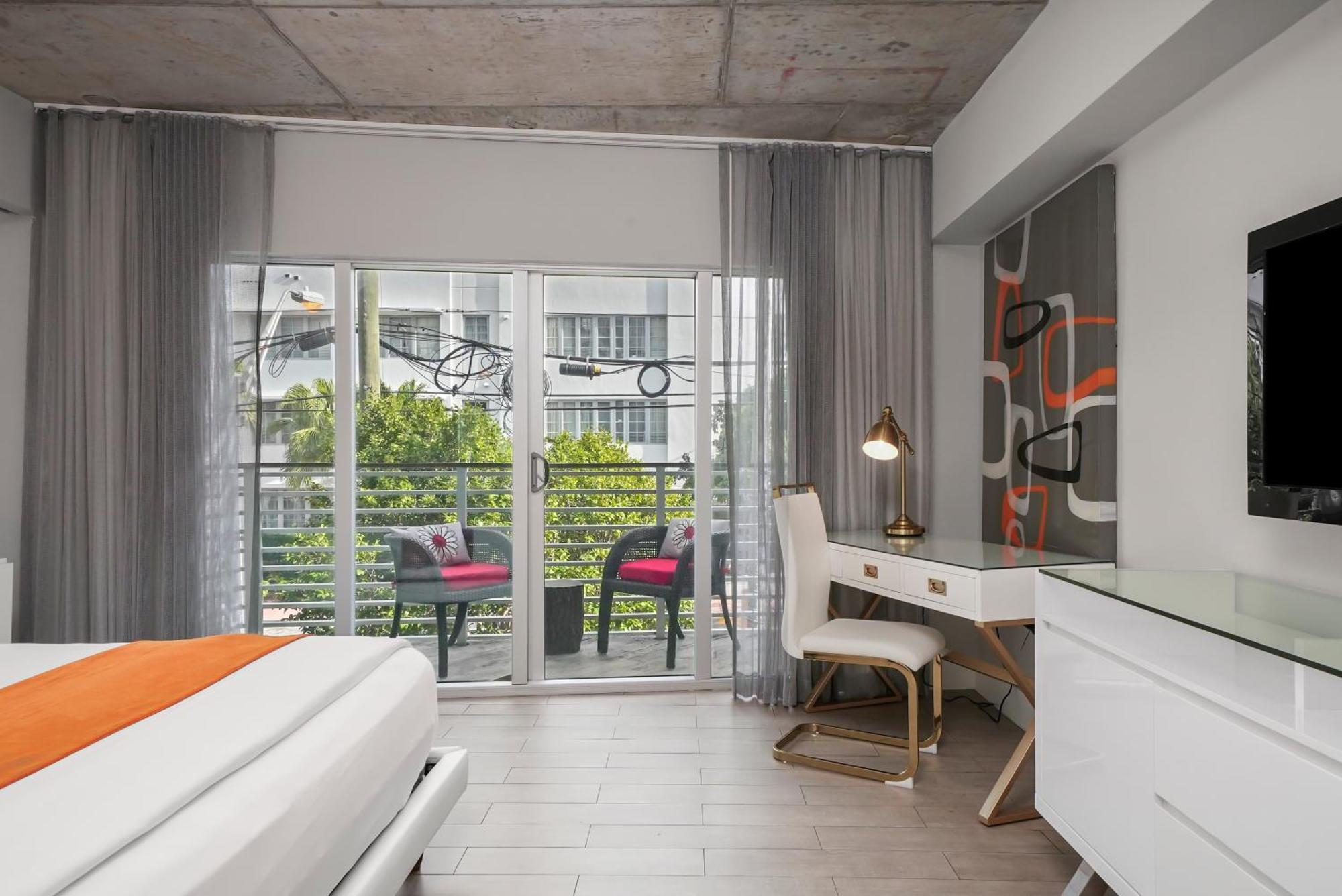 Riviera Hotel