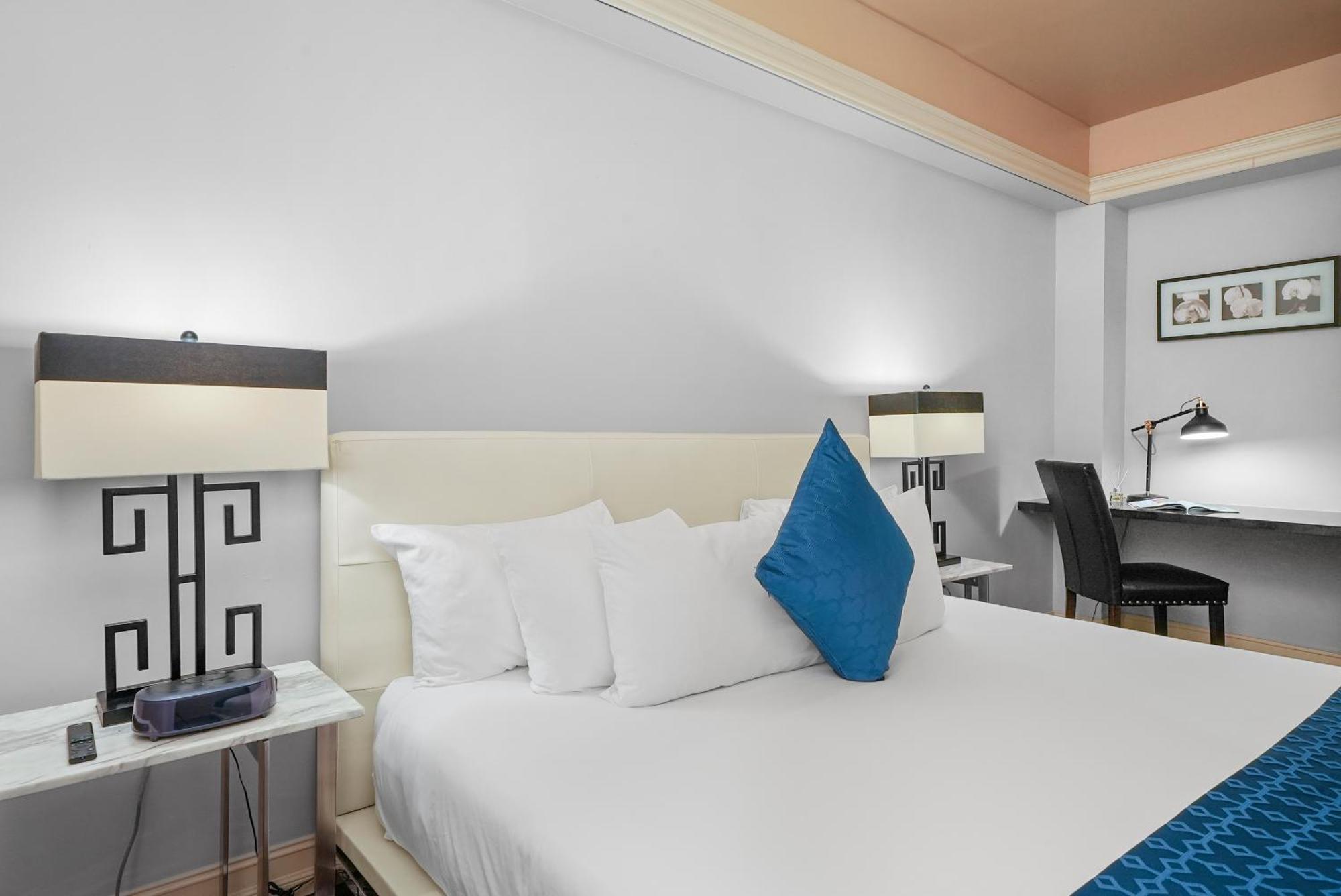 Riviera Hotel 4*