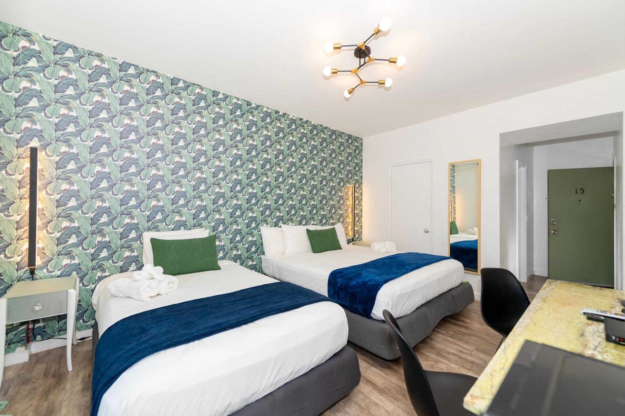 6768 Collins Miami Stays Apartment