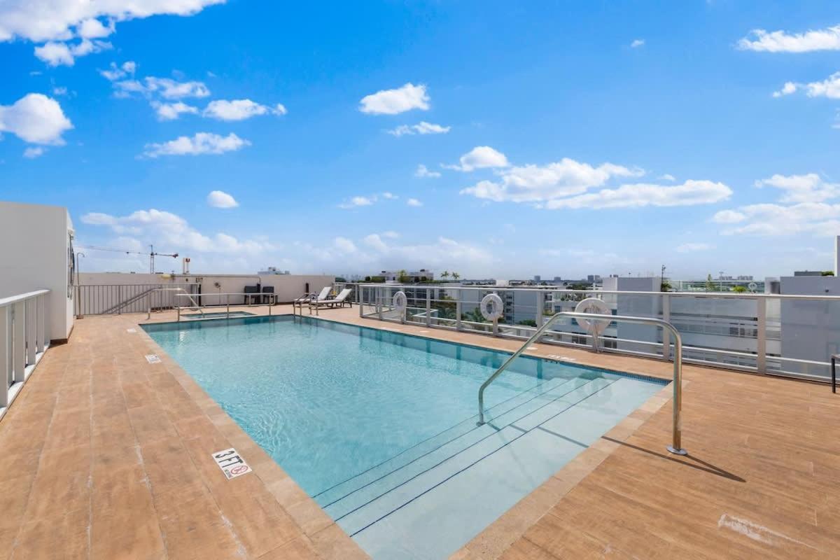 Holiday home Luxury With Rooftop Pool - 5-min To *
