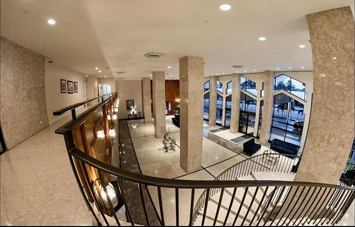 Oceanfront Luxury Miami Escape Pool&gym Apartment