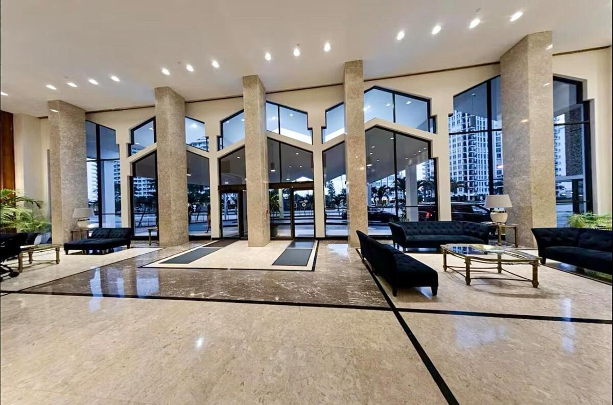 Oceanfront Luxury Miami Escape Pool&gym Apartment Miami Beach