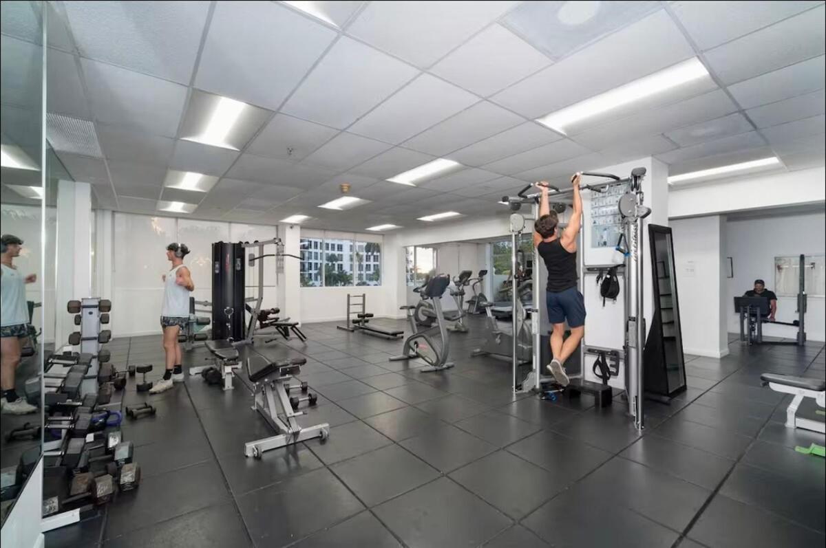 Oceanfront Luxury Miami Escape Pool&gym Apartment Miami Beach