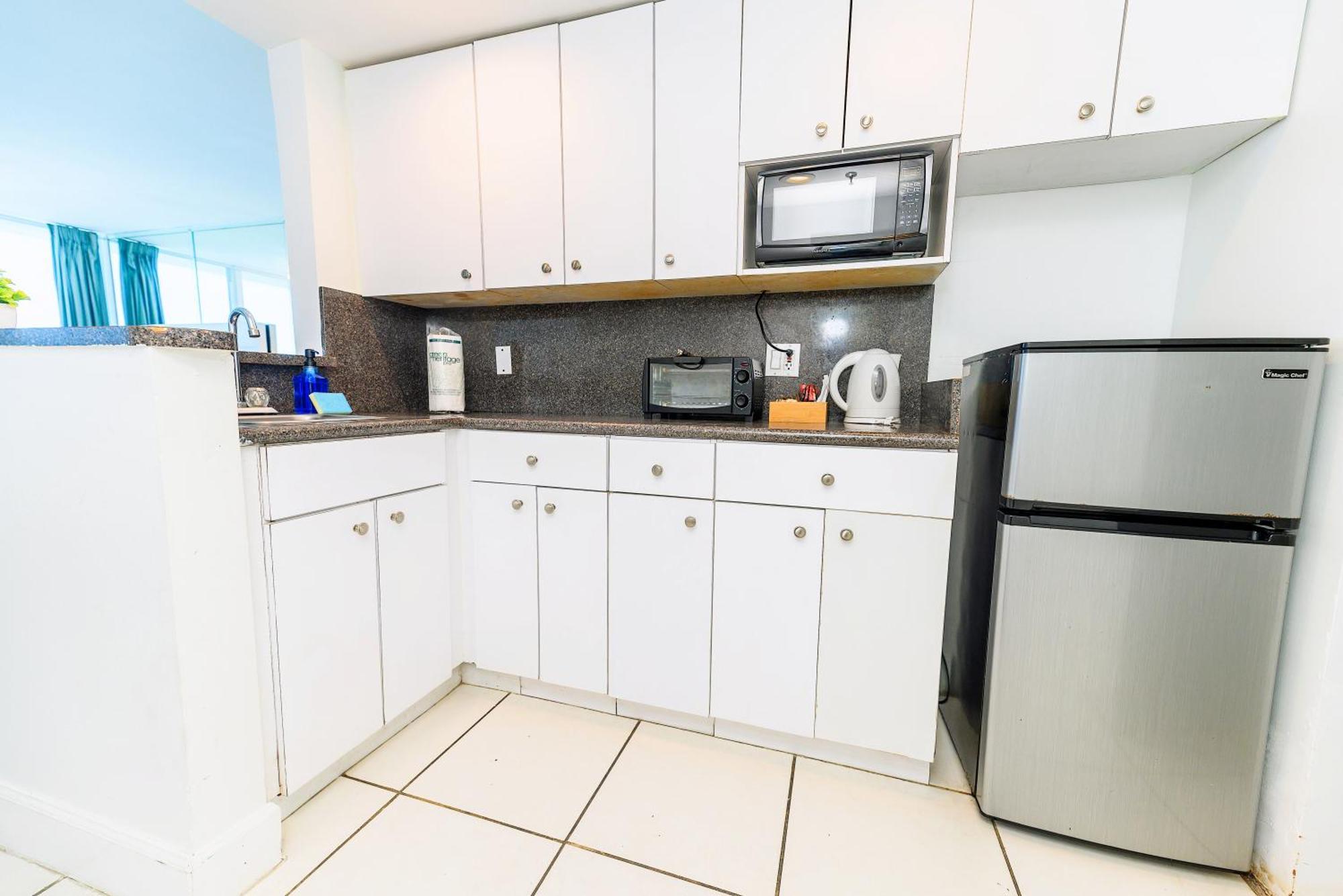 Seastays ~ Oceanfront Apartment *