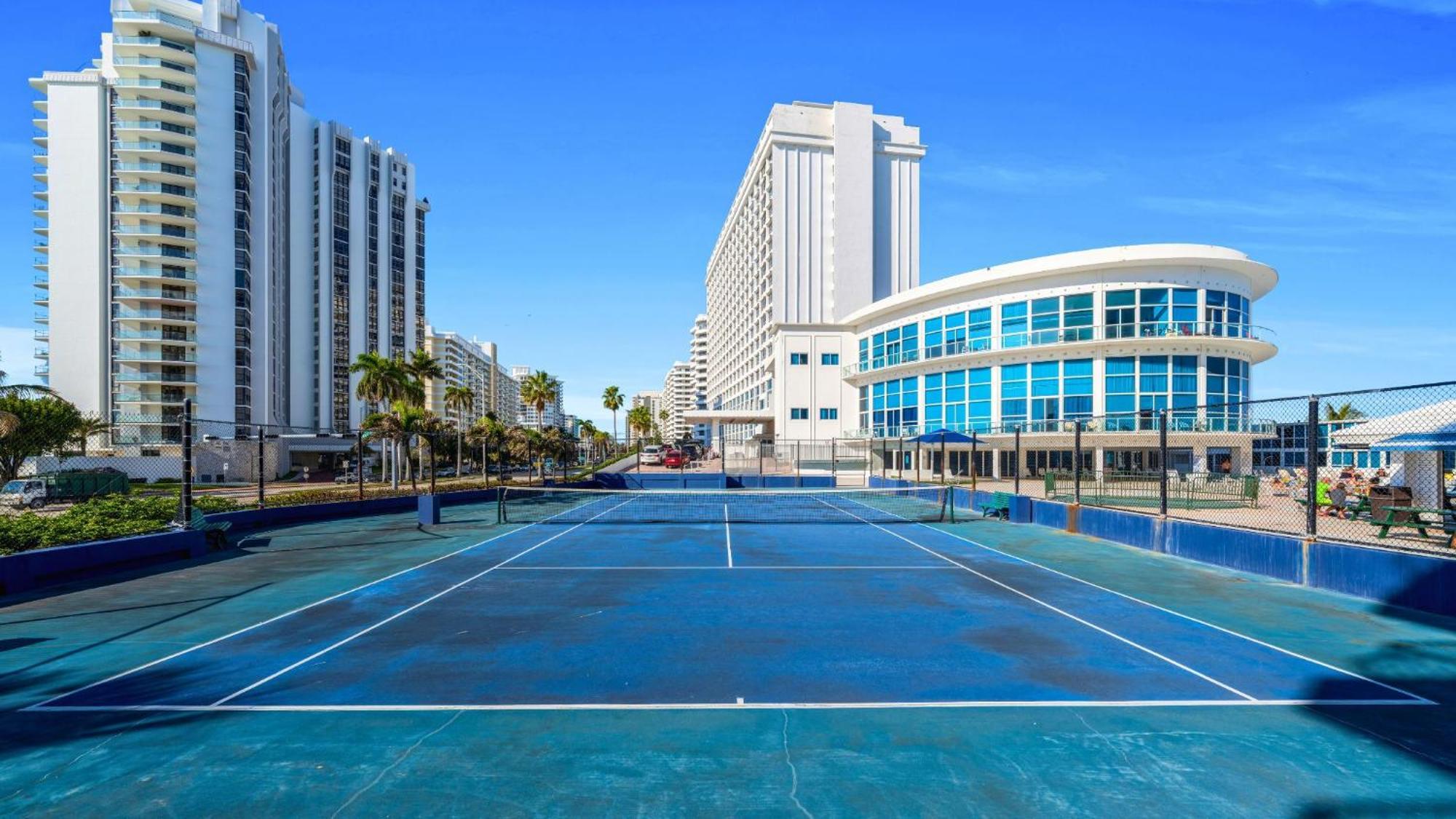 Seastays ~ Oceanfront * Miami Beach
