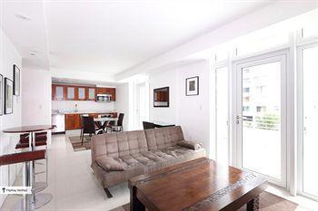 Ocean Five Apartment *