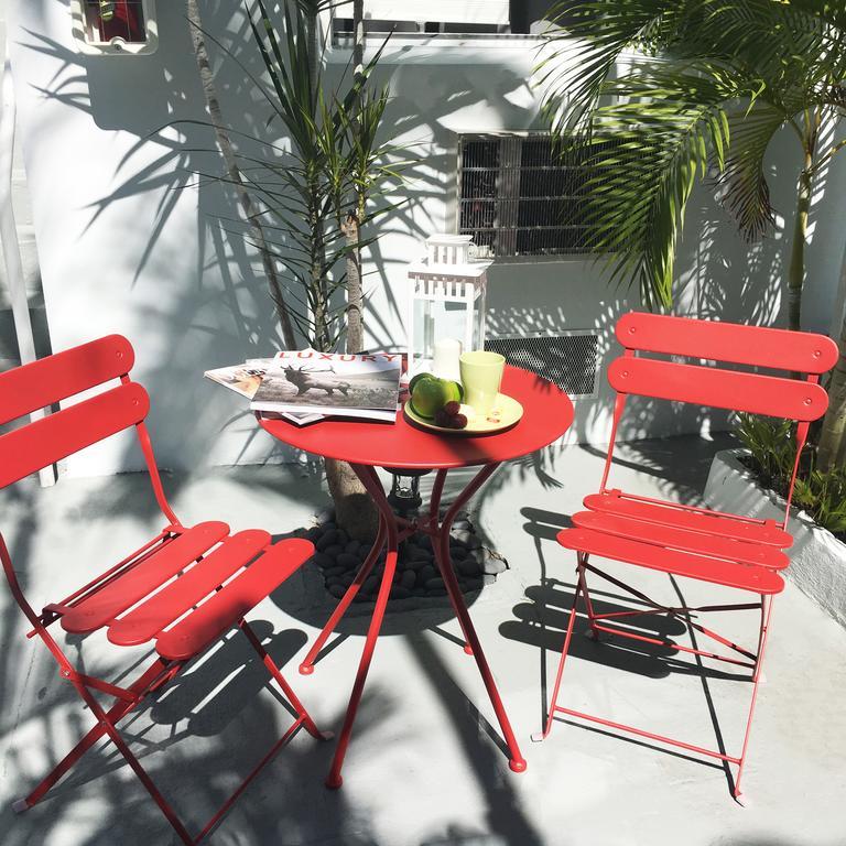 Miami Beach Byron Suites * Miami Beach