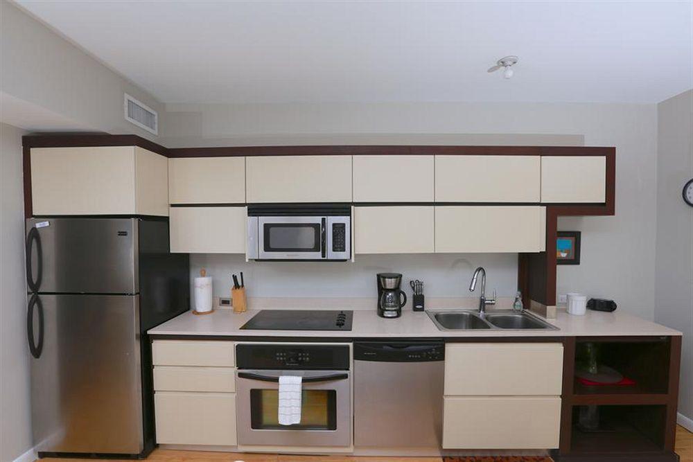 Pelican Furnished In Monte Carlo Miami