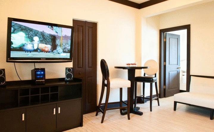 Hotel On South 3*