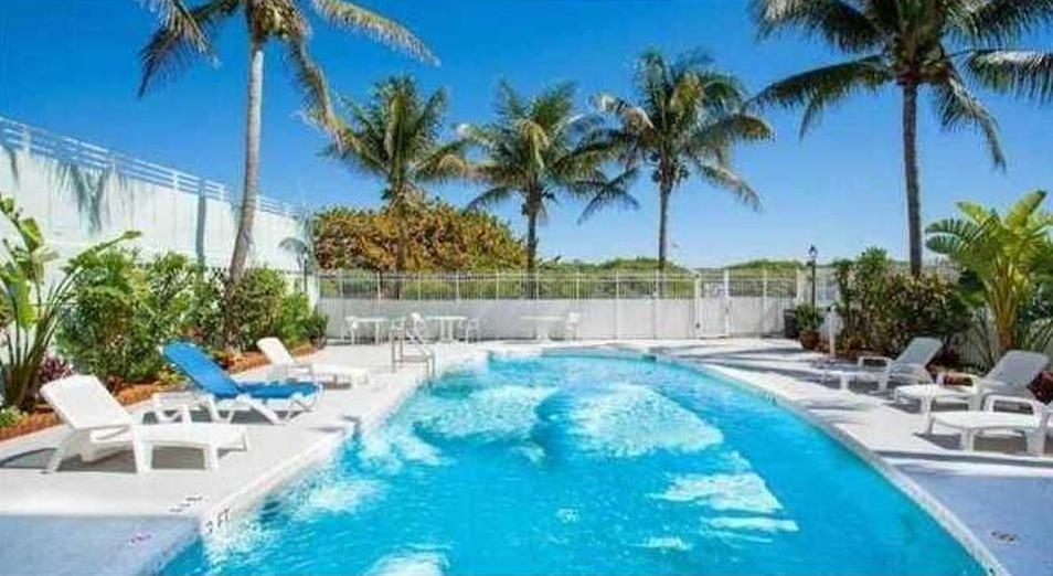 Hotel Beachfront By Yourent Vacations 3*