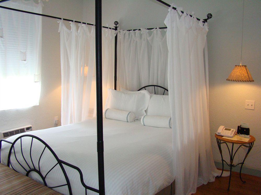 Cadet Hotel 4*