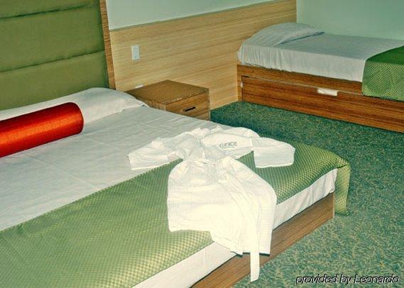 Hotel Clifton South Beach 3*