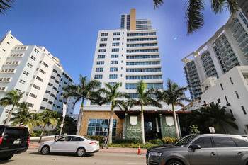 Pelican Furnished In Monte Carlo Miami Hotel 4*