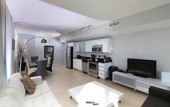 Pelican Furnished In Monte Carlo Miami Hotel