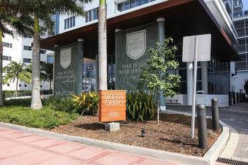 Pelican Furnished In Monte Carlo Miami Hotel 4*