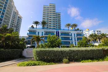 Pelican Furnished In Monte Carlo Miami