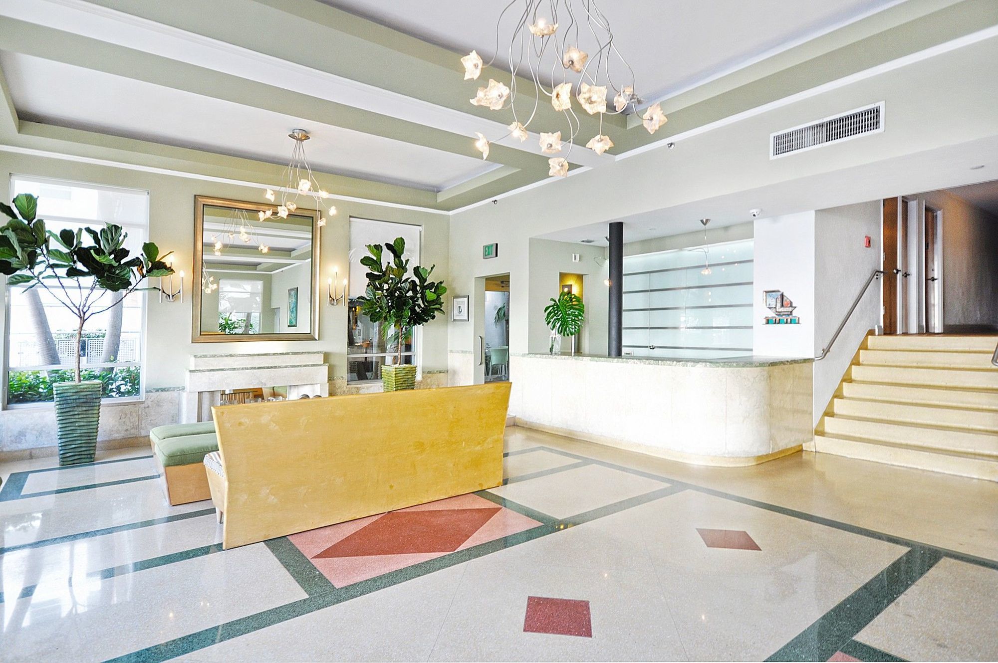 Crest Hotel 3*