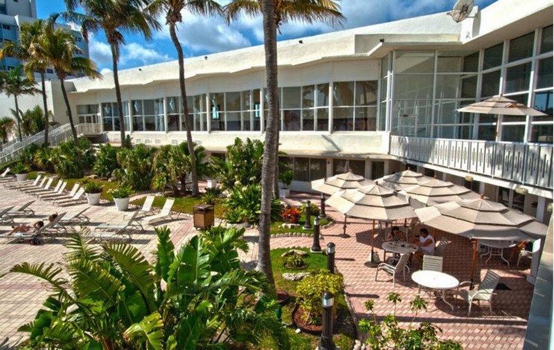 Deauville Miami Beach