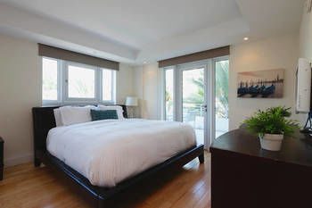 Ocean Five Apartment