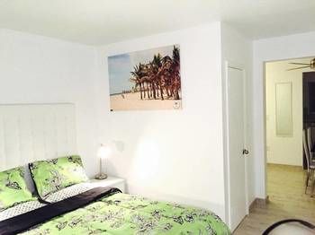 Lincoln Road Apartment *