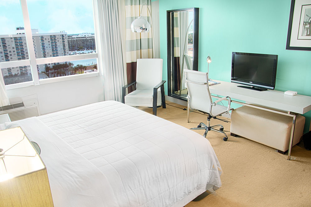 Deauville Miami Beach