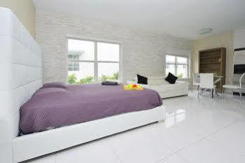 Lincoln Road Apartment