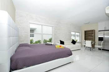 Lincoln Road Apartment
