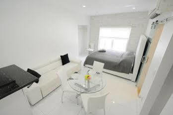 Lincoln Road Apartment *