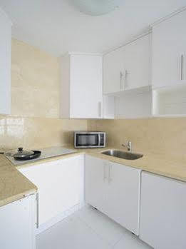 Lincoln Road Apartment *