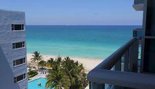 Pelican Furnished In Monte Carlo Miami Hotel 4*