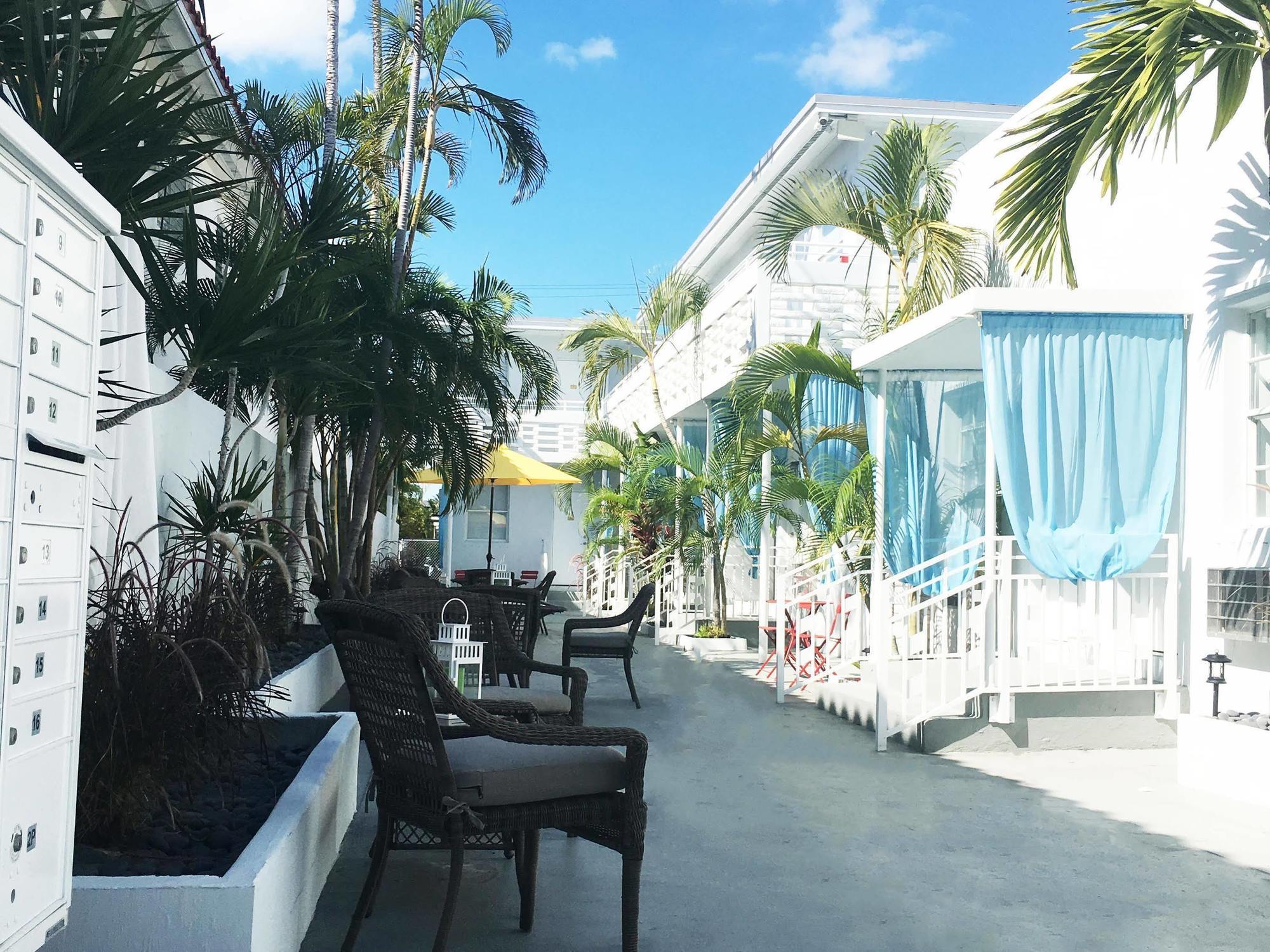 Miami Beach Byron Suites * Miami Beach