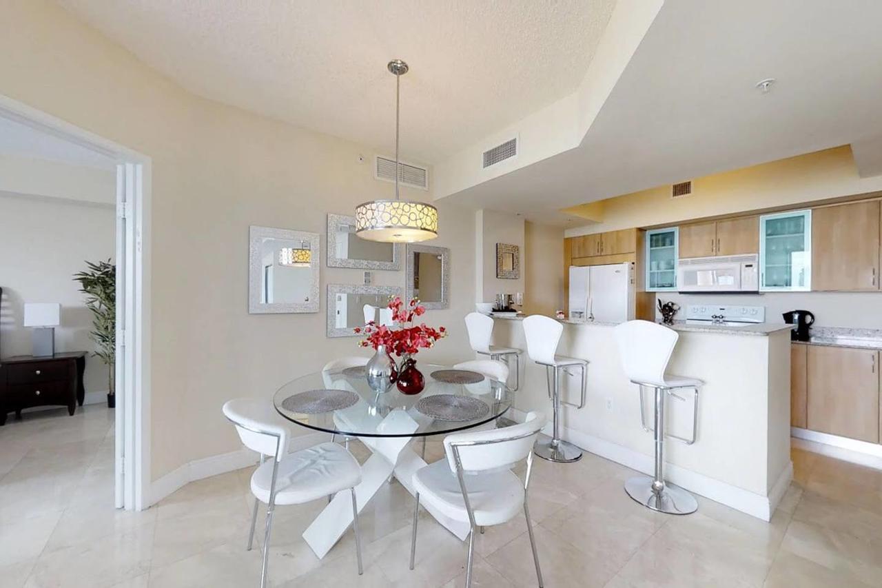Beautiful Asian Retreat 2bd 2bth Min To