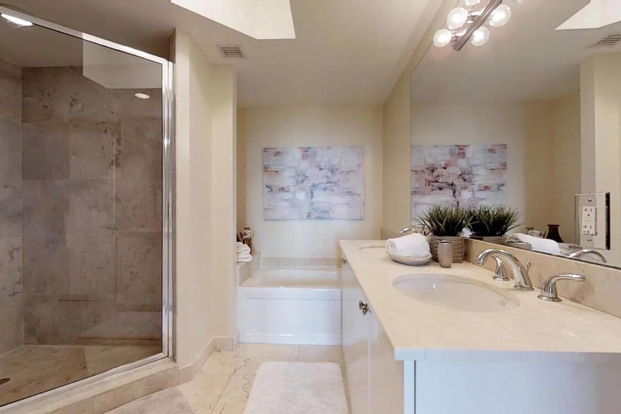 Beautiful Asian Retreat 2bd 2bth Min To *
