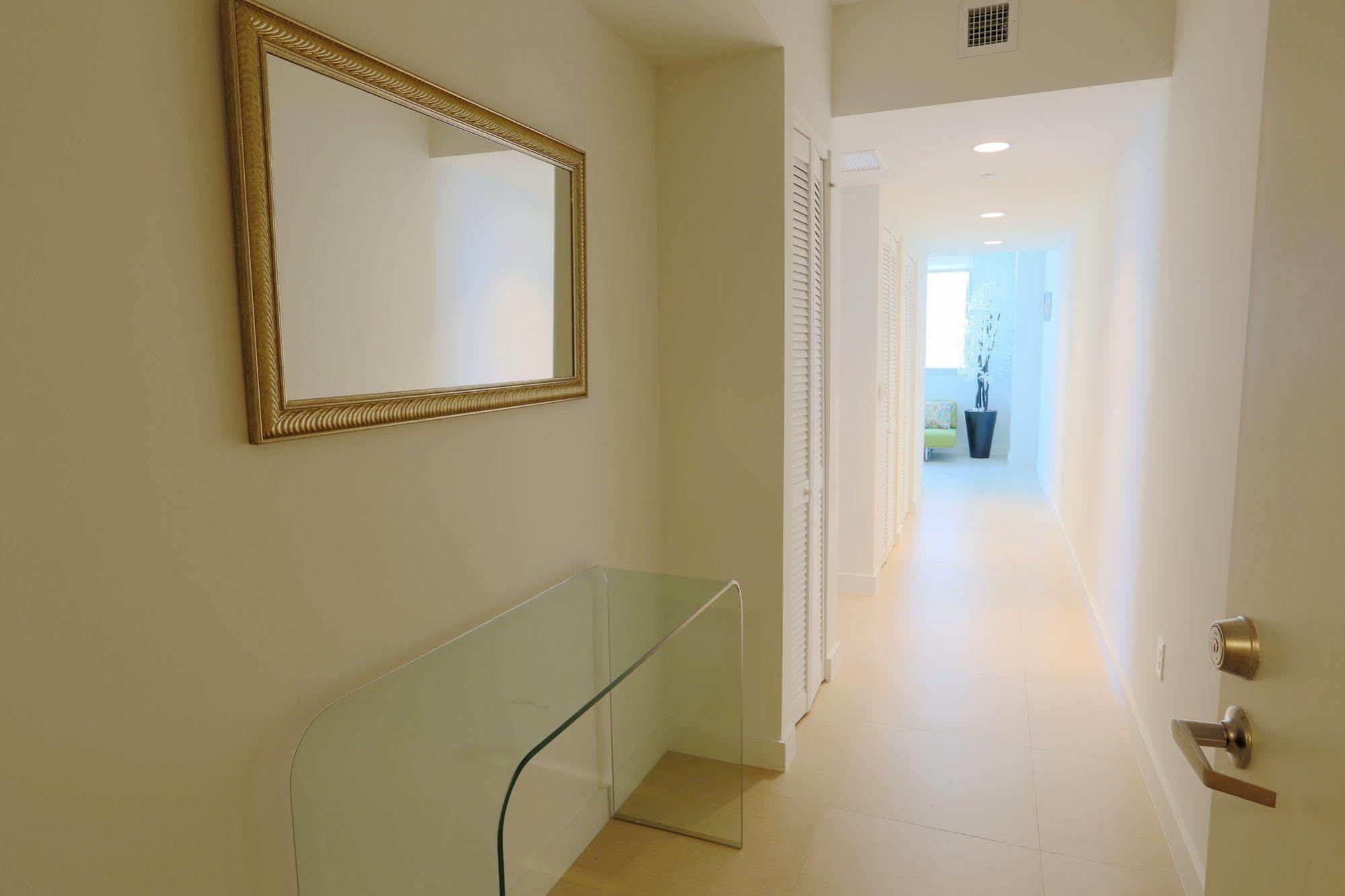 Hotel Pelican Furnished In Monte Carlo Miami