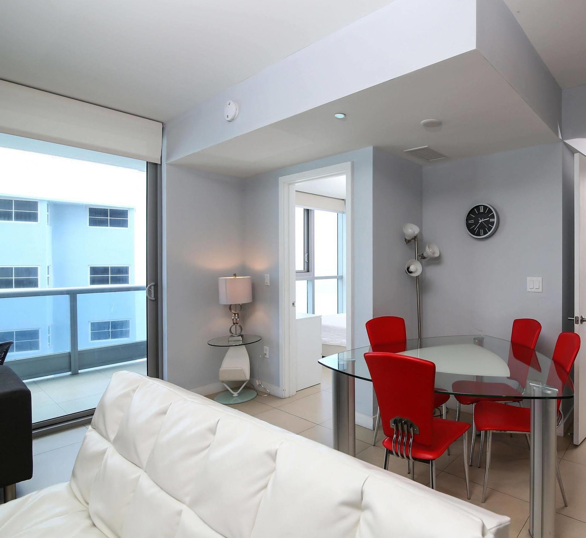 Pelican Furnished In Monte Carlo Miami 4*