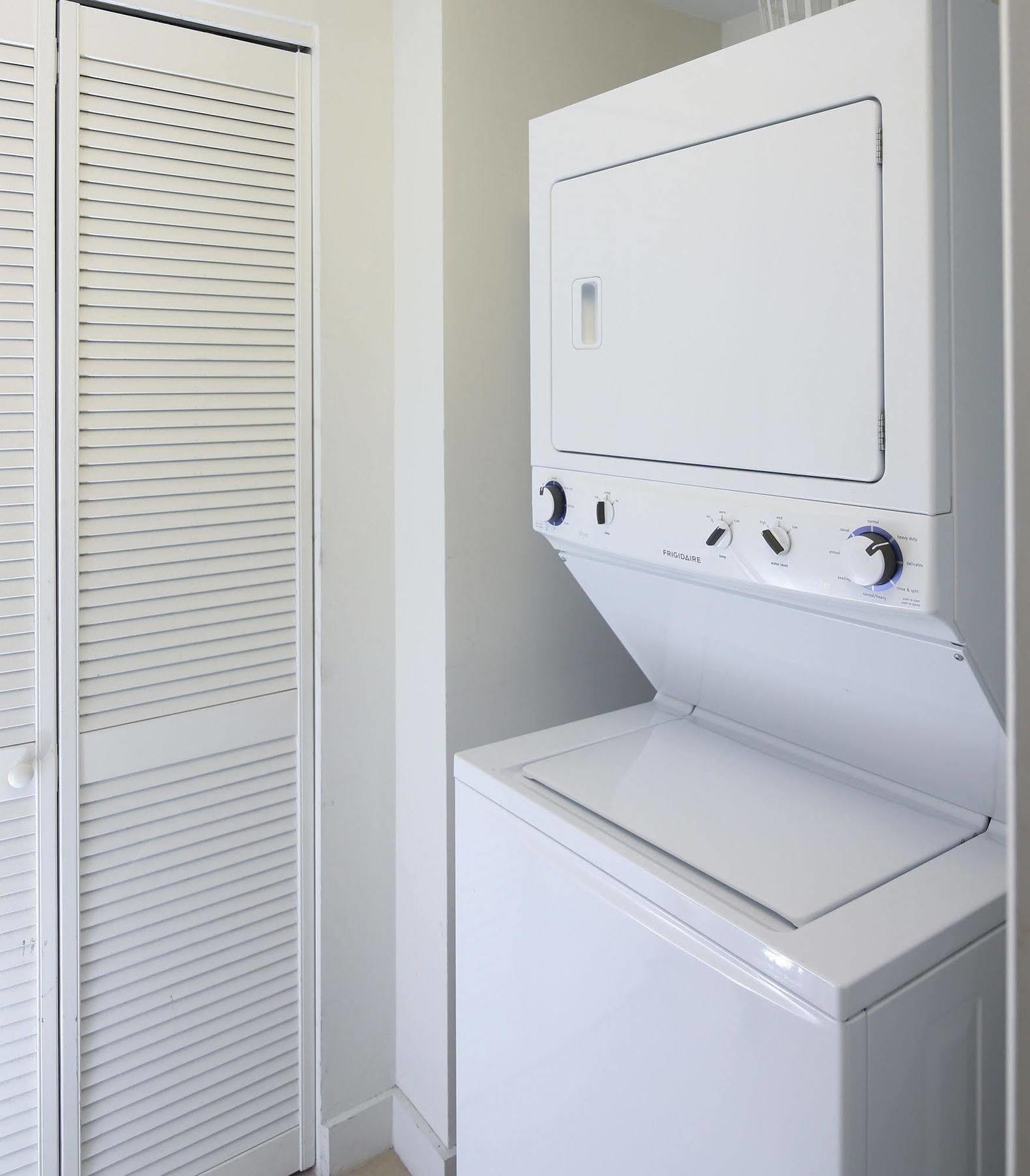 Pelican Furnished In Monte Carlo Miami 4*