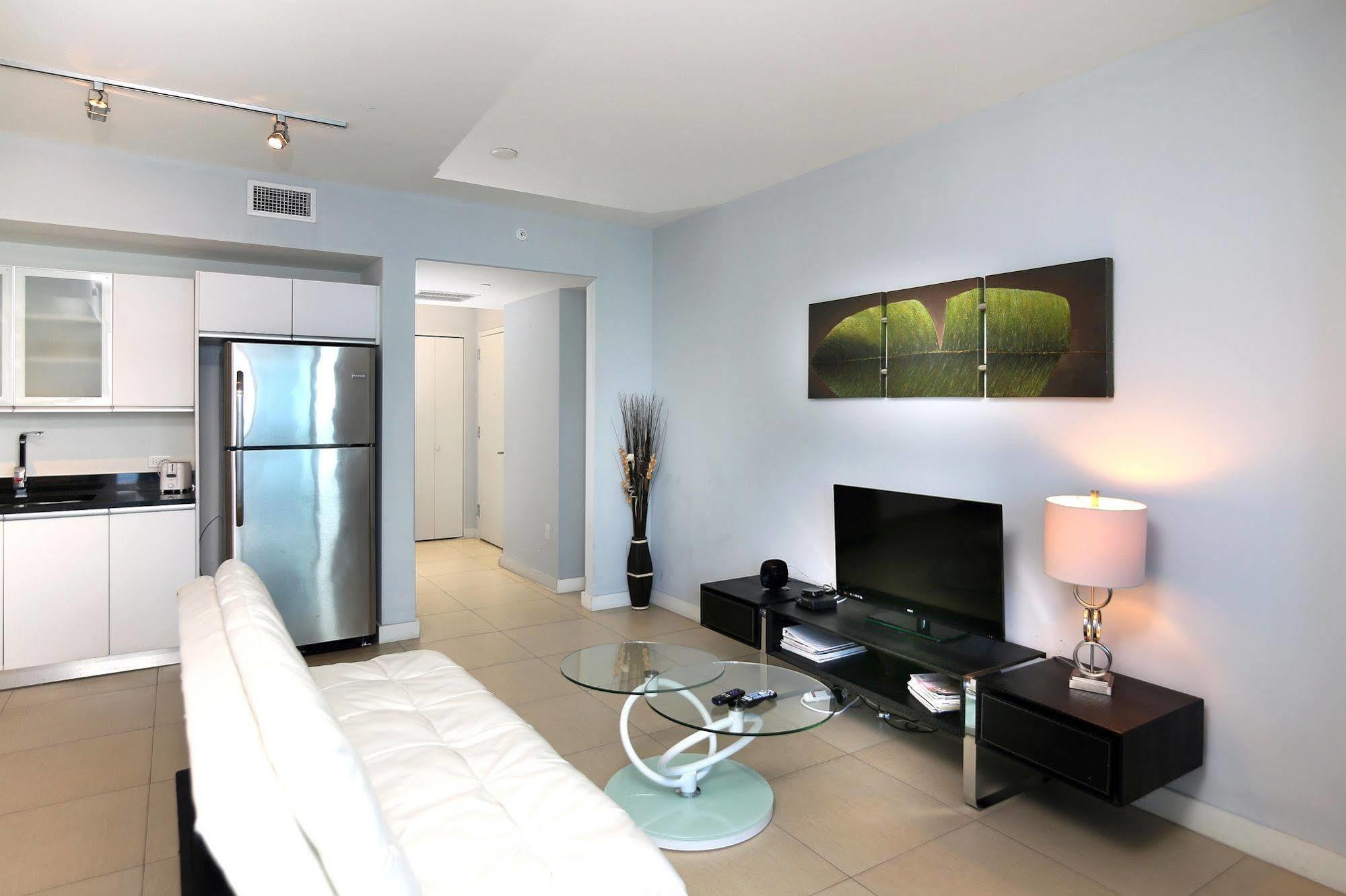 Hotel Pelican Furnished In Monte Carlo Miami