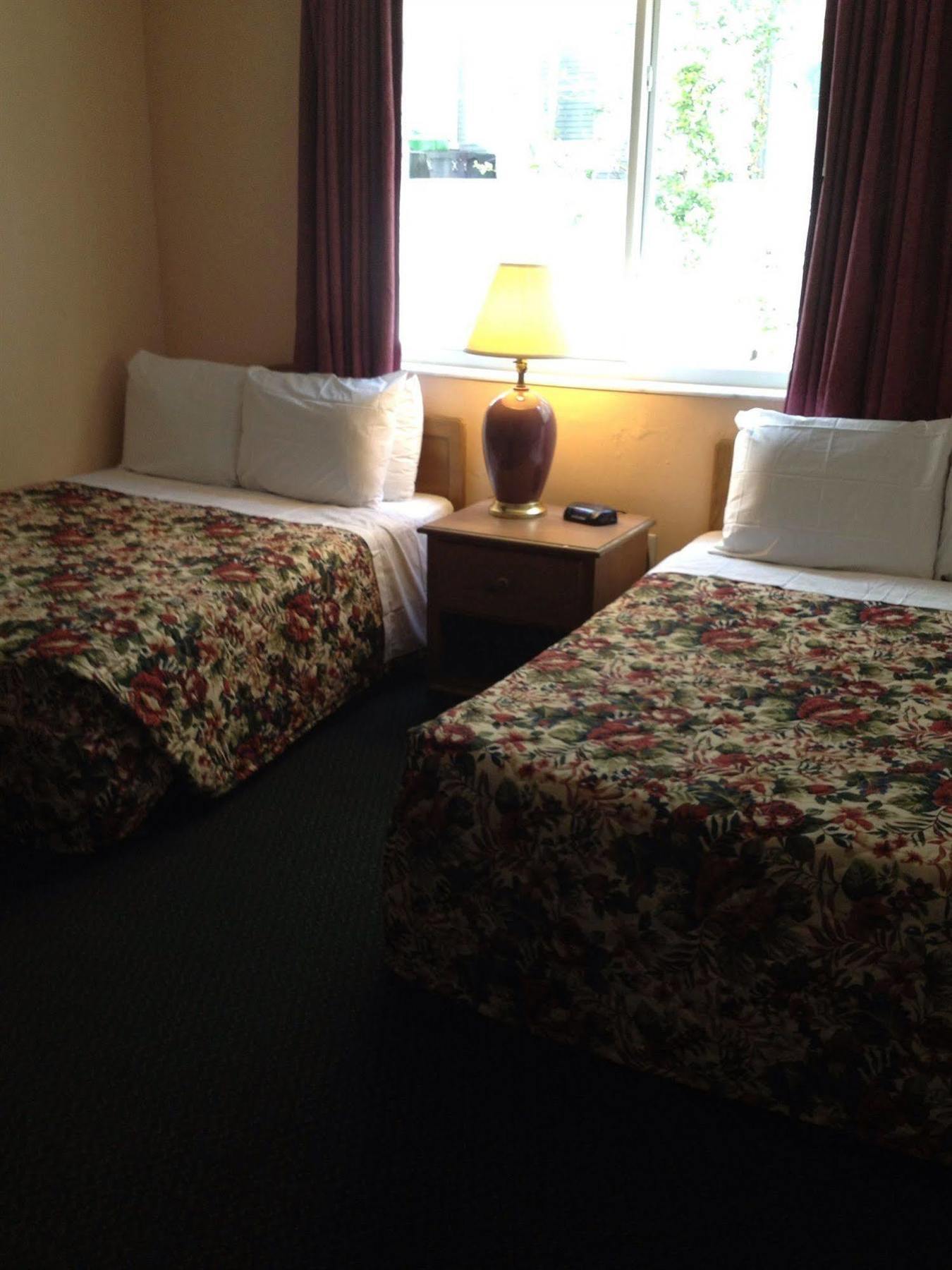 Parisian Hotel 2*
