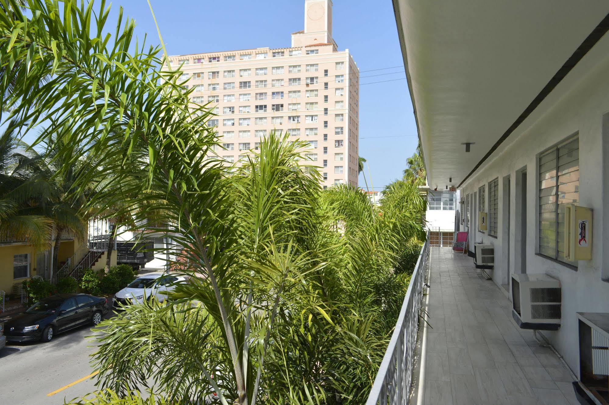 Art Deco Ocean Walk Hotel Miami Beach