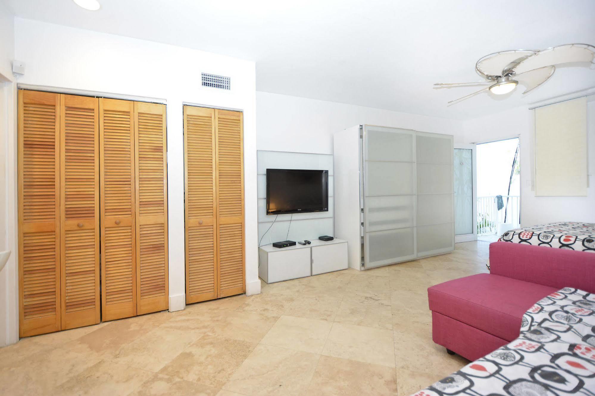 Art Deco Ocean Walk Hotel Miami Beach