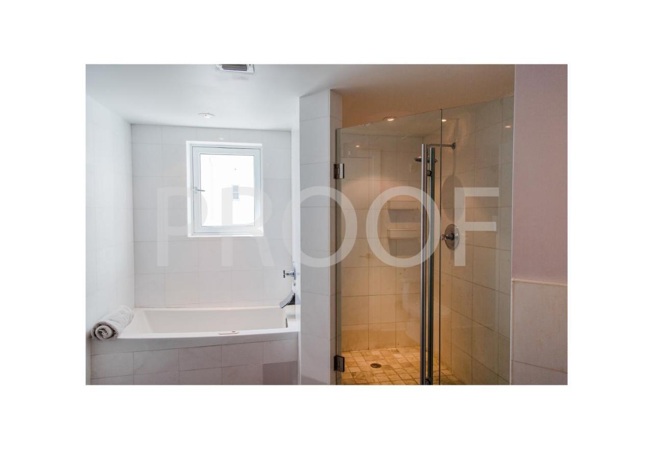 Ocean Five Apartment *