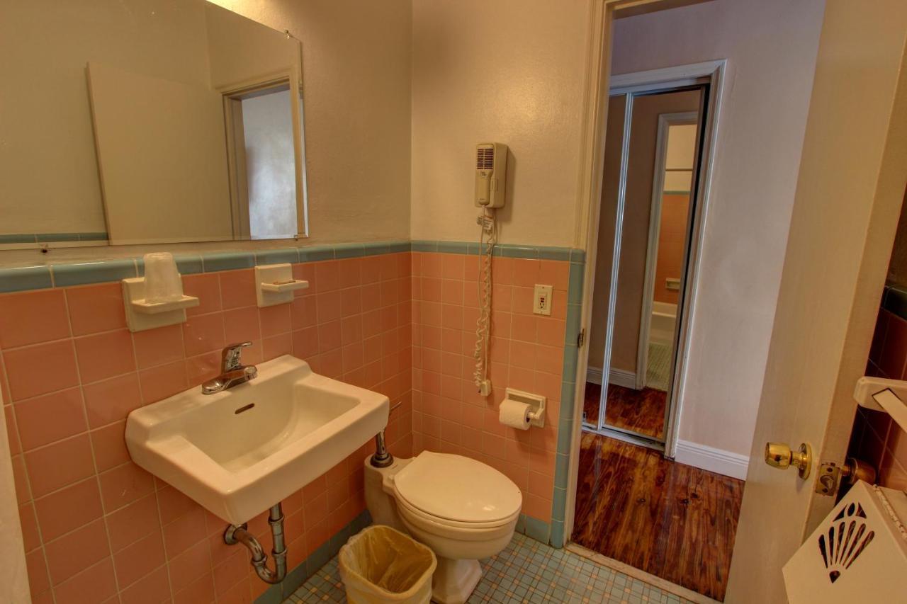 Geneva Hotel *