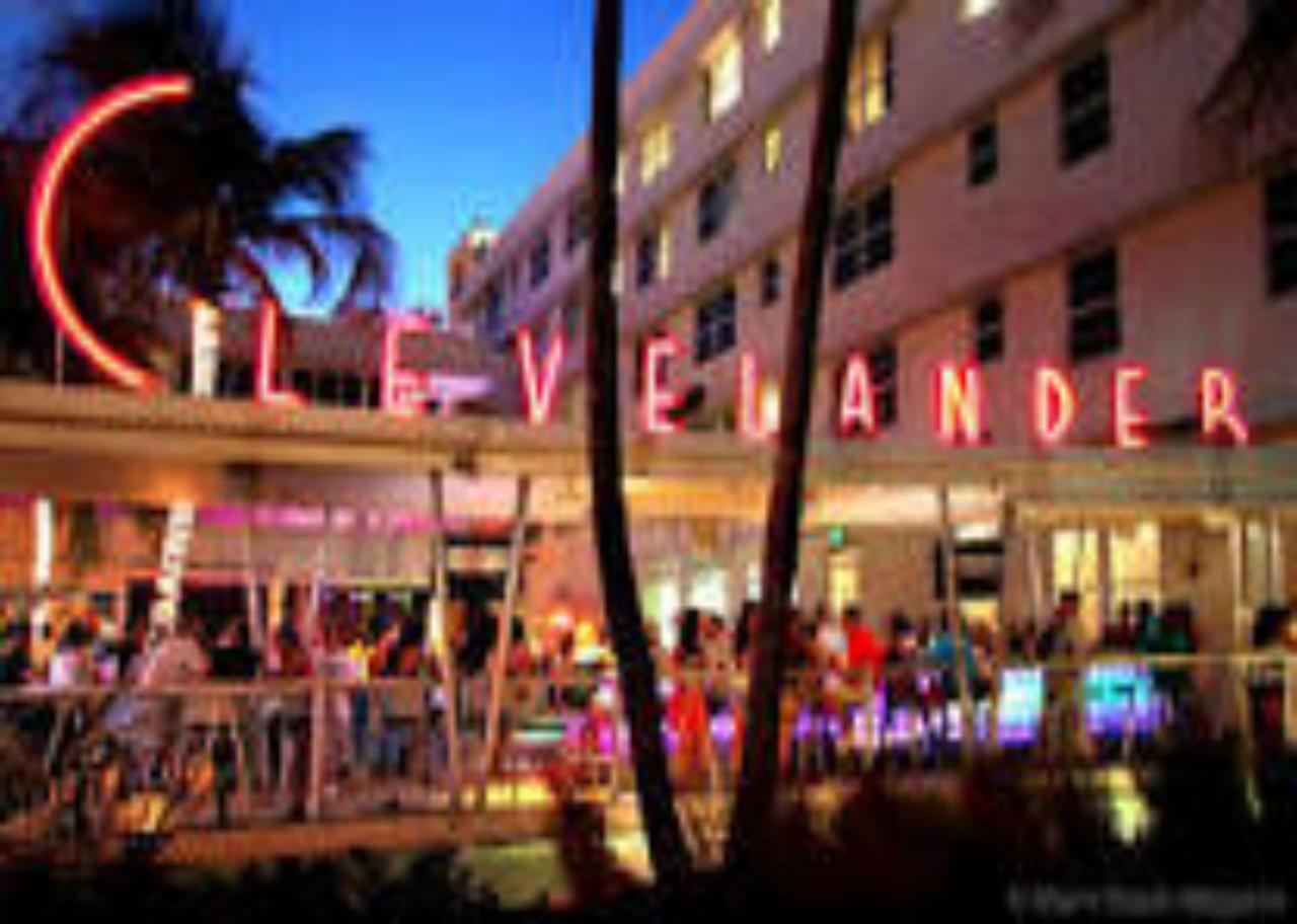 2 Bedroom 2 Bath On 7 Th Collins Ave * Miami Beach