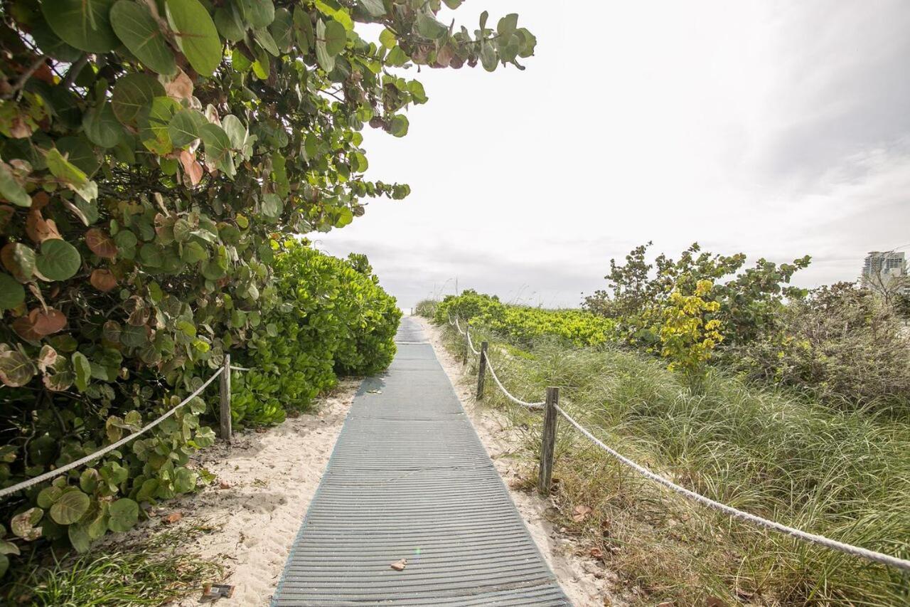 2 Bedroom 2 Bath On 7 Th Collins Ave Miami Beach