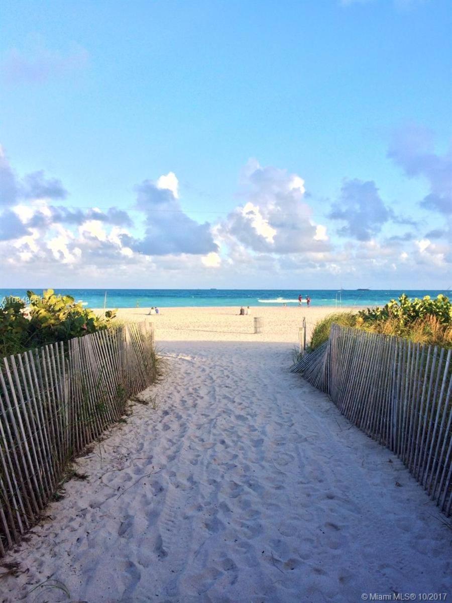 2 Bedroom 2 Bath On 7 Th Collins Ave Miami Beach