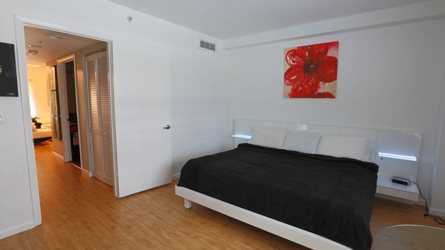 Pelican Furnished In Monte Carlo Miami Hotel