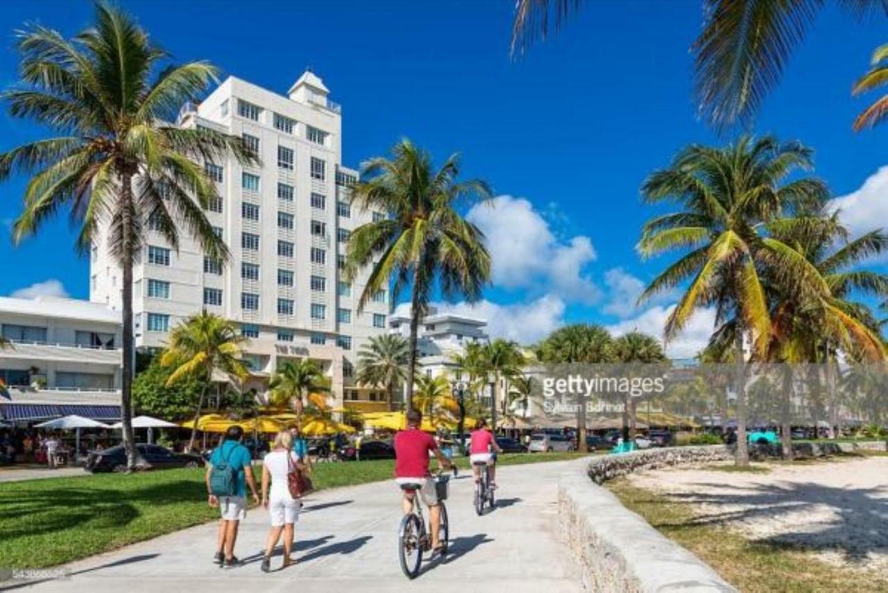 Versace Mansion View Apartment Miami Beach