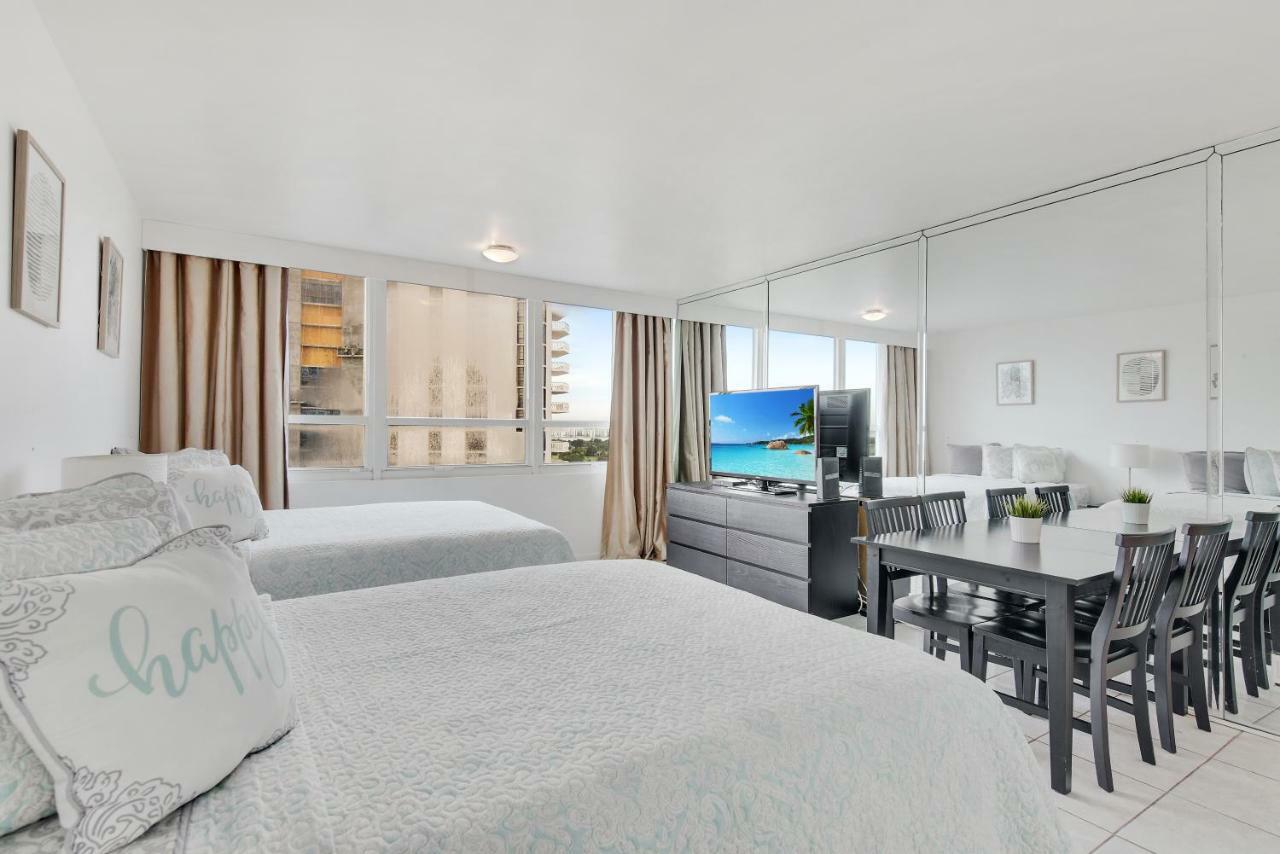 Castle Beach Suites By Vacation Media