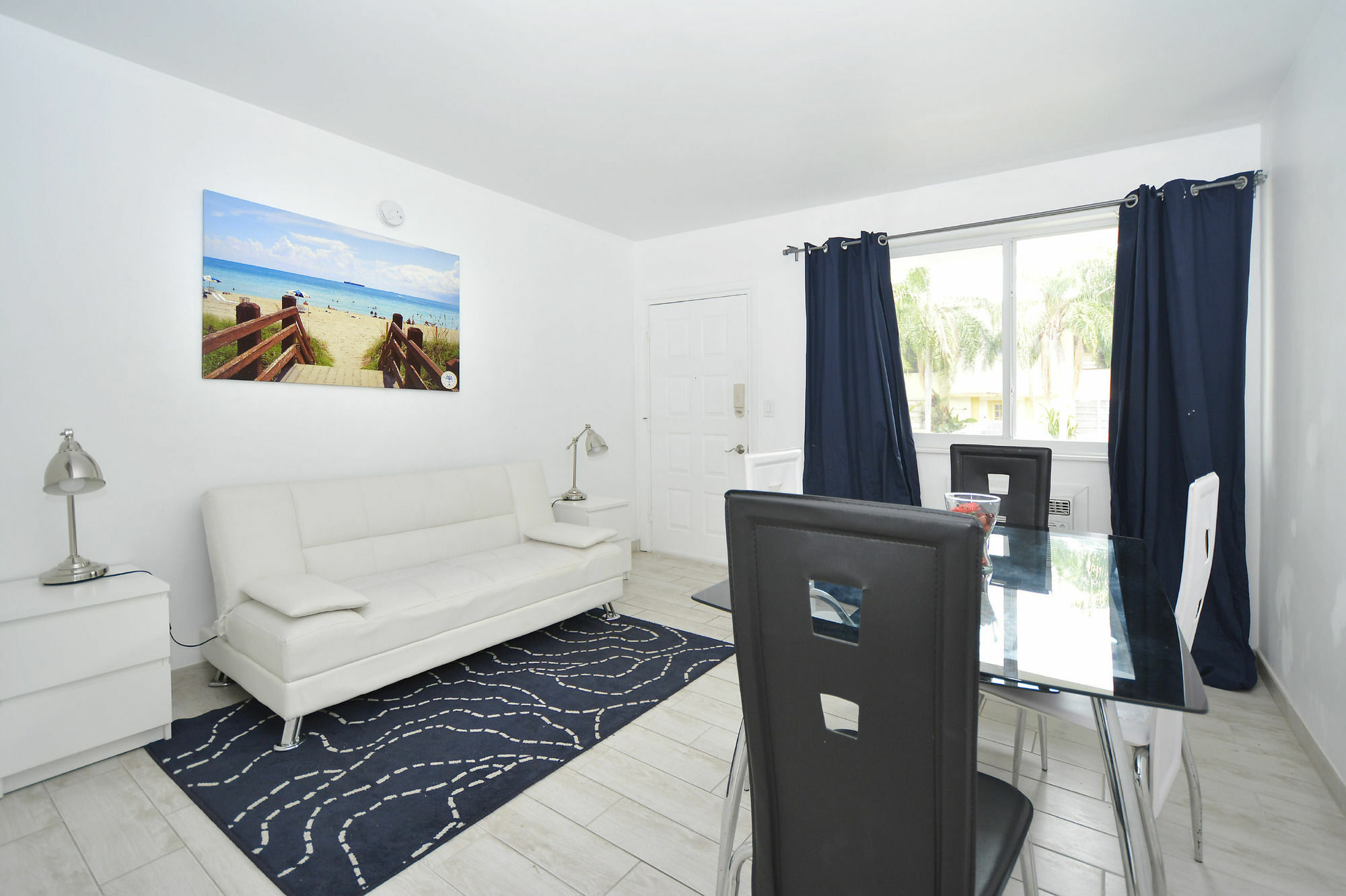 Lincoln Road Apartment *
