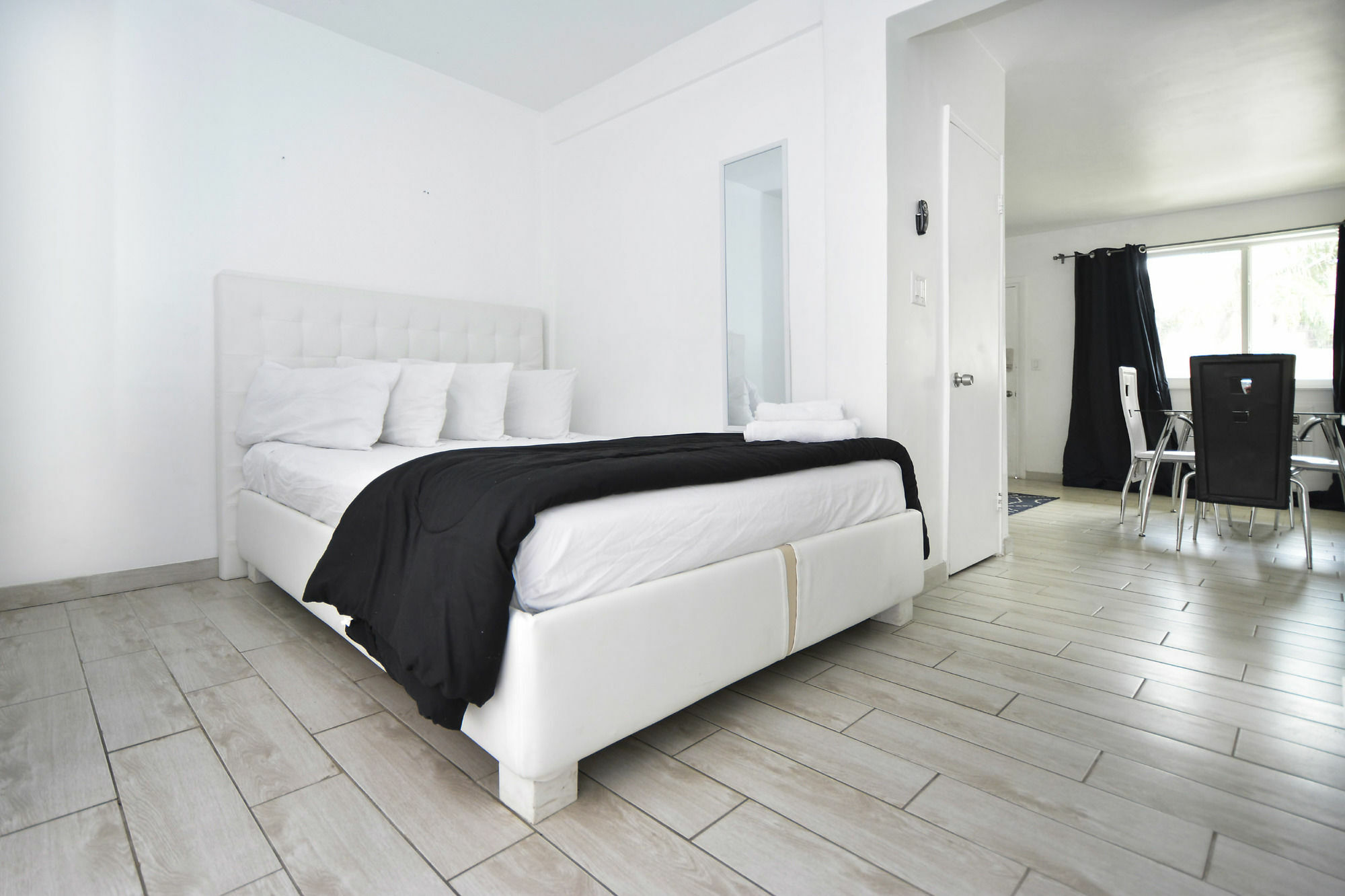 Lincoln Road Apartment